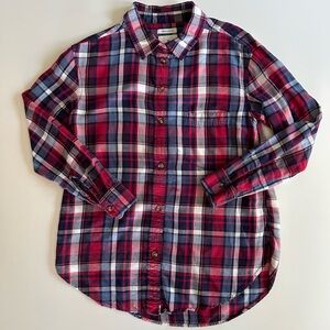 American Eagle Red Plaid Button Up Long Sleeve Shirt
